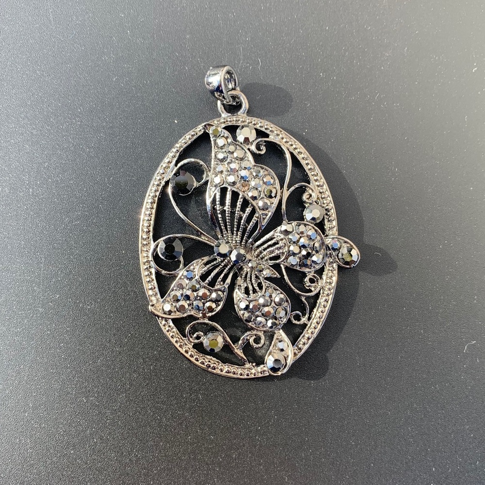 Silver gem pendant